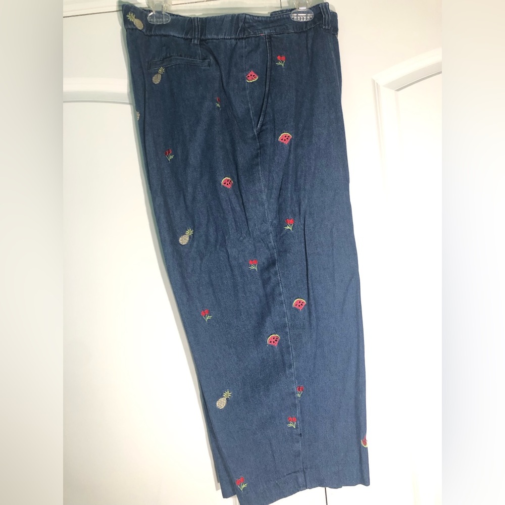 Denim capris with embroidered fruit